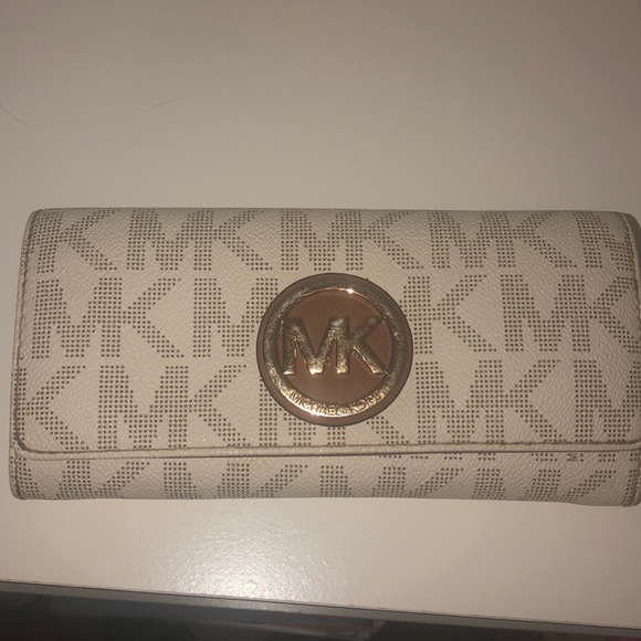 Michael Kors wallet - Picture 1 of 2